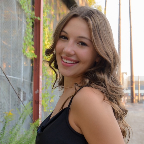 Meet your Posher, Carli - Picture 5 of 5